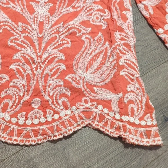 Solitaire Embroidered Floral Scallop Hem Blouse Top - Picture 6 of 9